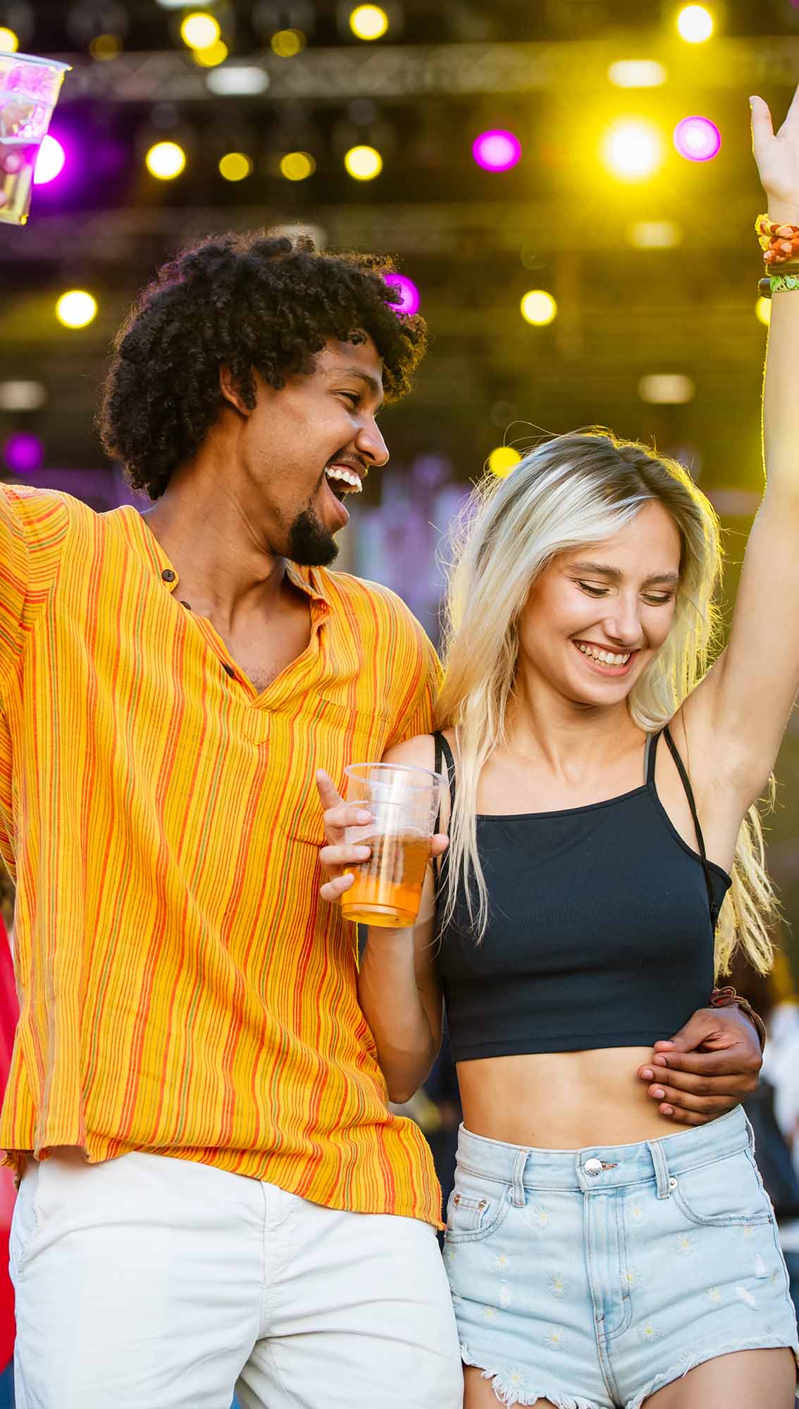 Fotografía profesional de conciertos y festivales en Granada con enfoque artístico y cobertura de escenarios y público