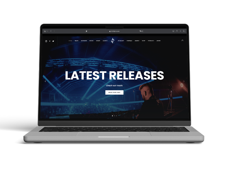 ordenador mostrando la web de strictly rec realizada por el equipo de mixent